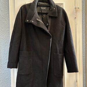 Madewell Black Trench Coat with Notched Collar and Streamlined Fit
